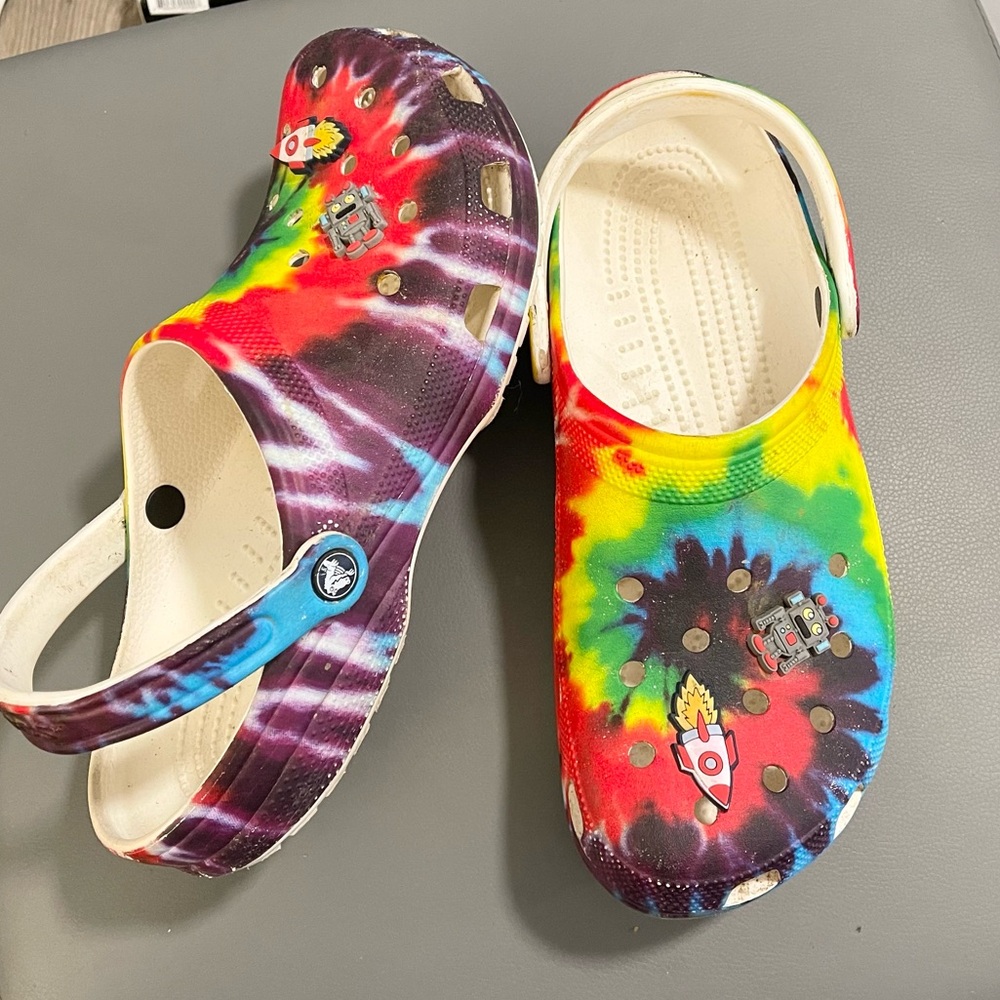 Crocs men’s tie dyed printed shoes Sz 11